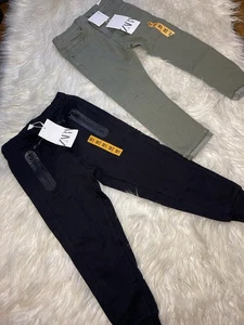 Pantalones deportivos Zara para niños negros y pantalones ajustados verdes 4-5 años - Imagen 1 de 7