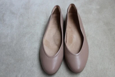 Pisos de ballet Naturalizer Vivienne - Para mujer talla US 7M EU 37 - cuero apenas desnudo Foto 1 de 4