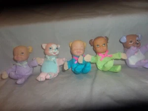 1996 TOY BIZ TEENY TINY TUMBLES 3 DOLLS 1 DOG 1 CAT - Picture 1 of 2