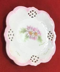 Vintage Hand Painted Signed Saucer Dish Candy Sweets Dish Minnie R. Towson 1984 - Picture 1 of 4