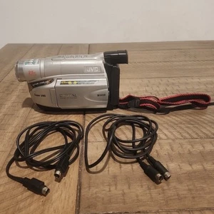 JVC GR-SXM37U Compact Super VHS-C Camcorder 25x Optical Zoom Untested Parts Only - Picture 1 of 7