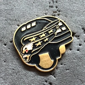 Washington Capitals Player Helmet NHL Hockey Pin - Imagen 1 de 1