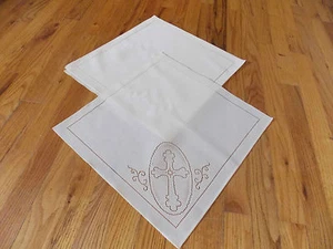 Heritage Lace Polyster "White" Cross Design Square Napkins 4 piece set (82) - Picture 1 of 2