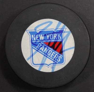 Brian Leetch Salón de la fama New York Rangers Juegos Olímpicos Firmado Hockey Puck Autógrafo JSA Foto 1 de 4