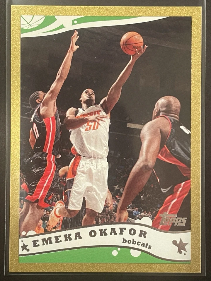 2005-06 Topps Emeka Okafor Gold Parallel/99 Rookie RC Charlotte Bobcats NBA Foto 1 de 3