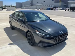 2021 Hyundai Elantra SEL - Picture 1 of 11