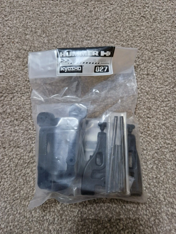 DEAGOSTINI BUILD YOUR OWN HUMMER H1 #27 FRONT LOWER SUSPENSION ARMS& HUB CARRIER - Image 1 of 1