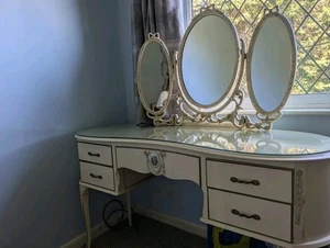 French Louis ornate kidney dressing table. - Picture 1 of 9