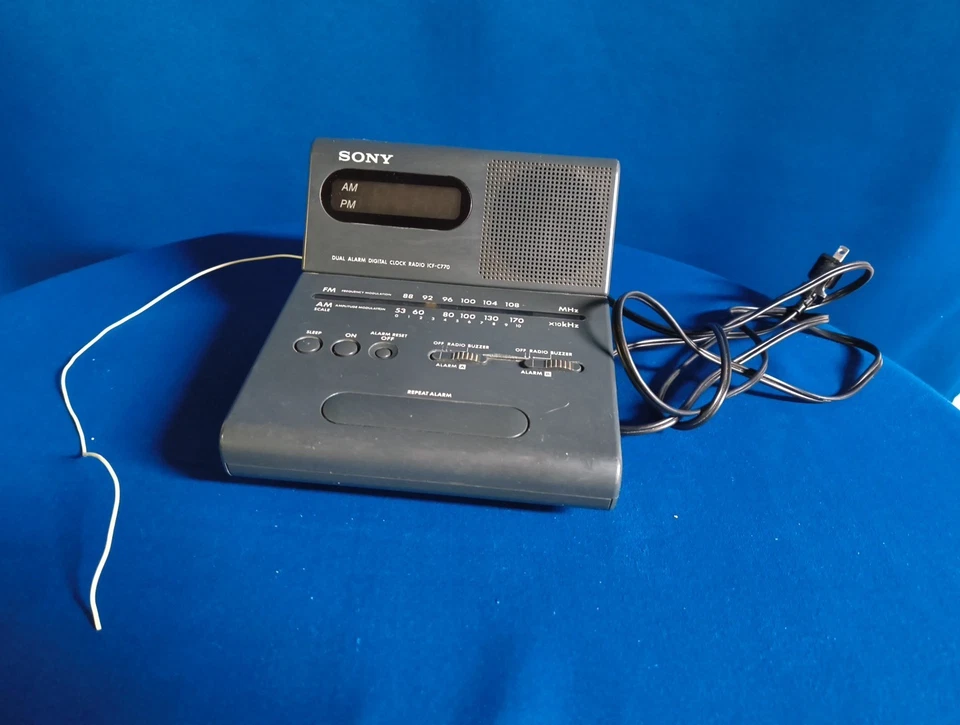 Sony ICF-C770 Reloj Despertador Digital Doble Radio AM FM De Colección Retro Probado Funcionando Foto 1 de 4