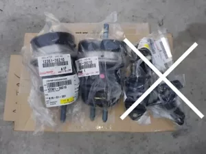Genuine Lexus LS460 LS600h Front Insulator Engine Mounting 12361-38210 Set of 2 - Picture 1 of 4