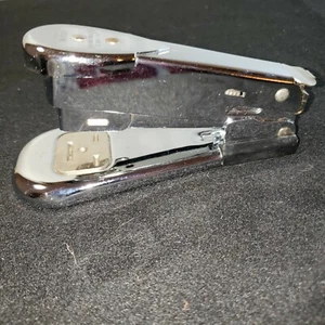 Grapadora de flechas de colección por sujetadores de flechas Saddlebrook NJ EE. UU. aprox 5,5" cromo - Imagen 1 de 12