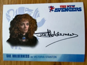 THE NEW AVENGERS TRADING CARD COLLECTION: AUTOGRAMMKARTE: SUE HOLDERNESS SH1 - Bild 1 von 1