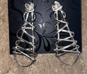 Declaración modernista abstracta en tono plateado - Imagen 1 de 3