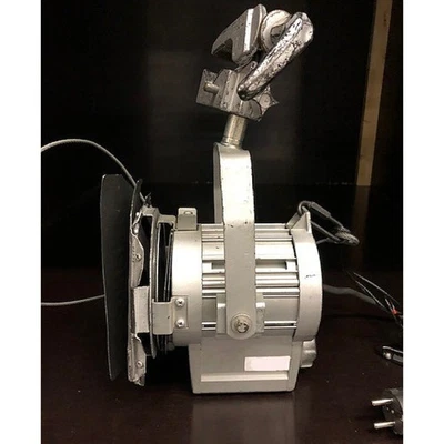 Arri 300W Fresnel Silver Package of 15x lighting fixtures with Barndoors - Image 1 of 3