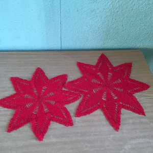 Häkeldeckchen 2 Tischdecken Handarbeit ca.29x29/35x35 cm Mitteldecke Stern rot - Bild 1 von 5
