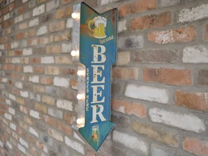 Lámpara grande de luz de cerveza de metal azul que funciona con pilas placa de letrero hombre decoración de cueva - Imagen 1 de 7