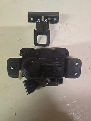 Dodge Caliber 2007-2012 maletero pestillo puerta levadiza puerta trasera escotilla bloqueo actuador B17 Foto 1 de 2