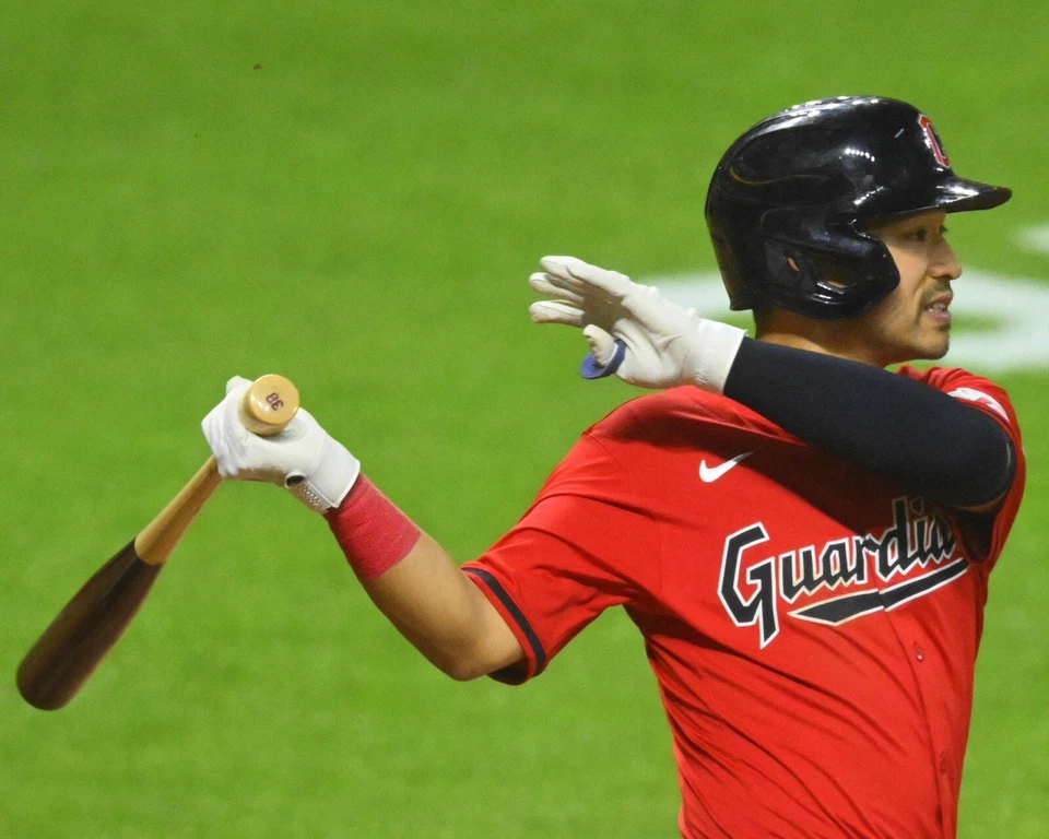 8x10 Photo STEVEN KWAN Cleveland Guardians Indians All-Star - Image 1 of 1