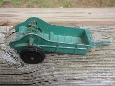 Esparcidor de estiércol Hubley Kiddie Toy 50 de metal verde 6 3/8" Foto 1 de 4