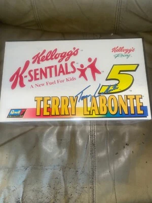 Revell, Tony Labonte #5  1999 Monte Carlo, Kellogg's K-sentials, Advance Auto Pa - Image 1 of 4