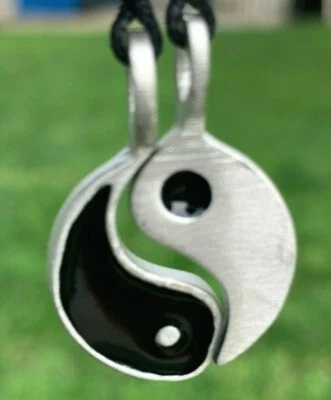Yin Yang Feng Shui Ying Nuevo Hecho a Mano Peltre Mejor Amigo Collar Colgante Foto 1 de 2
