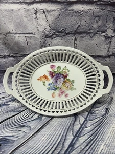 Frutero de porcelana ovalado reticulado alemán vintage con recortes de corazón - Imagen 1 de 13