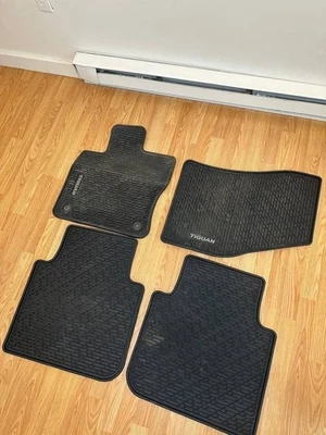 VOLKSWAGEN TIGUAN TODO TIPO DE CLIMA ALFOMBRA DE PISO REVESTIMIENTO ALFOMBRILLA DE GOMA FABRICANTE DE EQUIPOS ORIGINALES 2018-24💎 -JUEGO- Foto 1 de 3