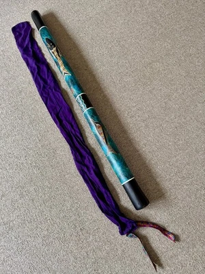 Didgeridoo de eucalipto australiano - Termita pintada a mano - ahuecada 52" con dron C2 Foto 1 de 4