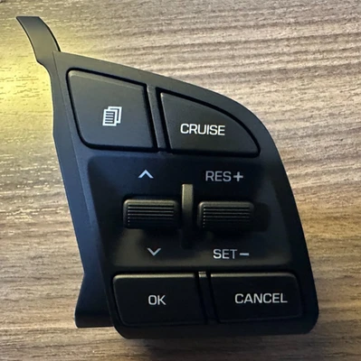 NEW OEM HYUNDAI TUCSON 2016-2018 RIGHT STEERING WHEEL SWITCH / CONTROL / CRUISE - Image 1 of 4