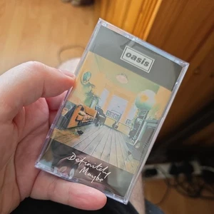 Oasis Definitely Maybe 30th Anniversary BLAUE Kassette versiegelt Live Forever - Bild 1 von 3