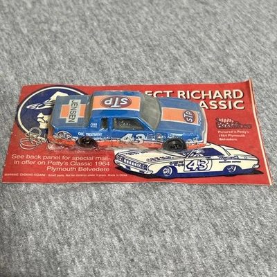 Richard Petty #43 1984 Pontiac Grand Prix coche diecast 1:64 WISK Mail-in Revell Foto 1 de 4