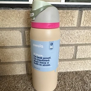 Botella de agua aislada de acero inoxidable Owala FreeSip, 32 oz, agua en el desierto. - Imagen 1 de 3