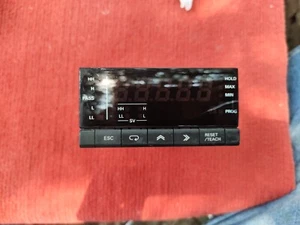 P:MP9 OMRON K3NR-NB1A DIGITAL PANEL METER - Picture 1 of 4