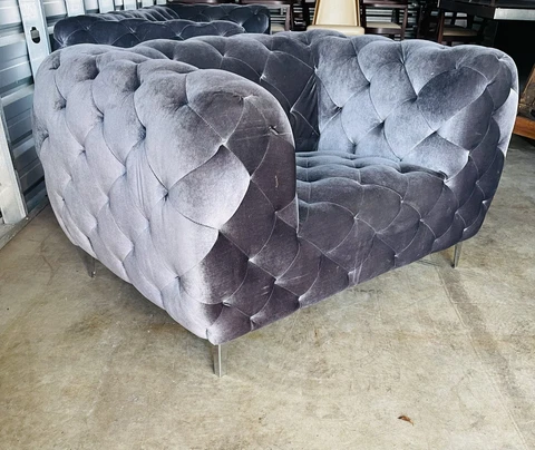 SUPERB LATE 20th CENTURY TUFTED CHESTERFIELD LOUNGE CHAIR Cover