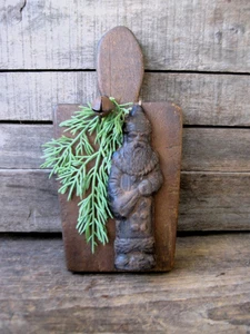 Tabla de cortar pan de madera tallada a mano de juguete para niños antiguos con cera de abejas Santa - Imagen 1 de 8