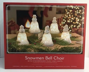 Hallmark Snowmen Bell Choir 2020 luces de música navideña porcelana remota NUEVO - Imagen 1 de 11
