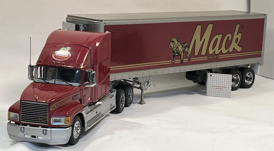 Camión y remolque refrigerado Franklin Mint, 1993 Mack E9-500, rojo escala 1:32 Foto 1 de 4