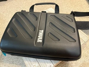 Thule Laptop Case Gauntlet Attache Hard Shell Black Fits Up to 14” MacBook Pro - Afbeelding 1 van 7