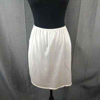 Bali Medio Deslizamiento Talla Pequeña Beige Nylon Encaje Ribete De Colección Mini Largo Deslizamiento Foto 1 de 4