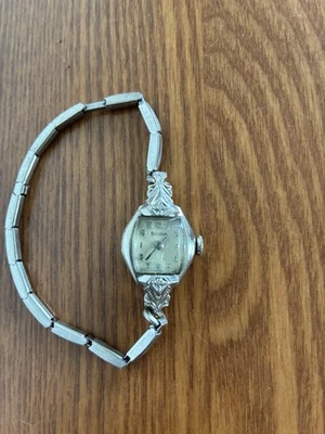 Vintage Bulova Ladies Watch 10K R.G.P. Bezel V216701 - Image 1 of 4