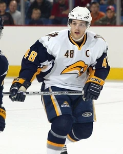 Foto de hockey Danny Briere acción de patinaje Buffalo Sabres 8x10 NHL - Imagen 1 de 1