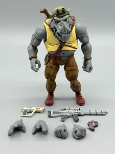 ROCKSTEADY Ver 2 mit Helm Ninja Turtles NECA TMNT Cartoon Mütze Ziel KOMPLETT - Bild 1 von 14