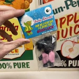 Muñeca Troll Lucky Shnooks década de 1960 sin usar en paquete negra con chaleco rosa y cabello negro ¡Nunca se abrió! - Imagen 1 de 2