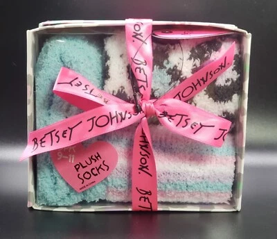 Betsey Johnson 3 piezas Calcetines Acogedores de Felpa Talla 9-11 Caja de Regalo Rosa Aqua Púrpura Navidad Foto 1 de 4