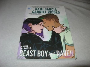 Teen Titans: Beast Boy Loves Raven - Taschenbuch von Garcia, Kami Wal-Mart Edition  - Bild 1 von 4