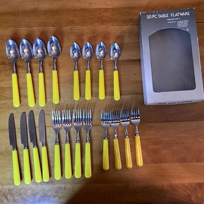 Винтажный набор из 20 столовых приборов Lucite сервировка 4 желтые ручки вилки ложки - Изображение 1 из 4