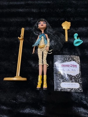 2008 Mattel Cleo de Nile monster high doll with accessories - Image 1 of 4