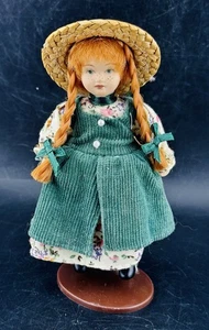 Vintage Anne of Green Gables Heritage Edition 5" Porzellanpuppe grüne Schürze - Bild 1 von 4