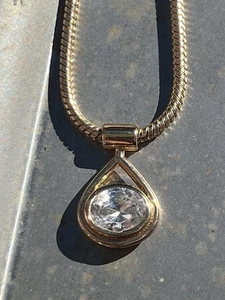 Halskette mit Anhänger goldfarben - Bild 1 von 8