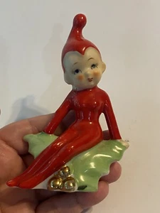 Mädchen Pixie Elfe Vintage Japan Keramik Weihnachten sitzend auf Stechpalmenblatt Goldbeeren - Bild 1 von 10